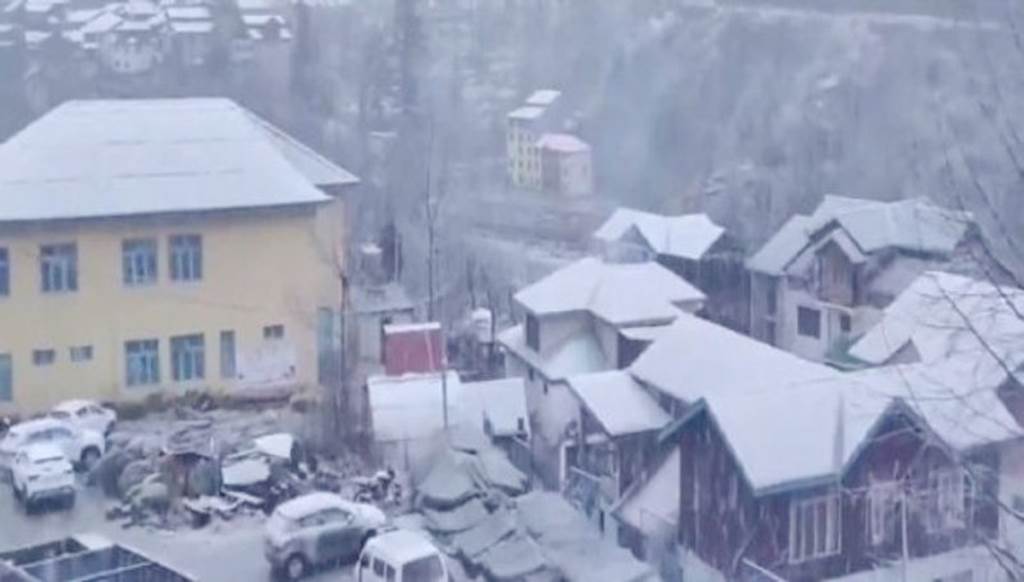 Snowfall in Kashmir Temperatures soar